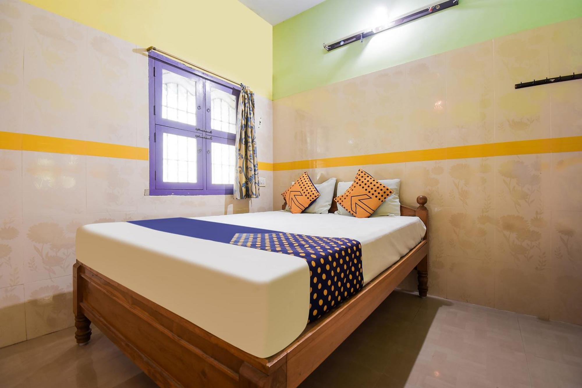 Hotel O K.S.Lodge Tribhuvanam Luaran gambar