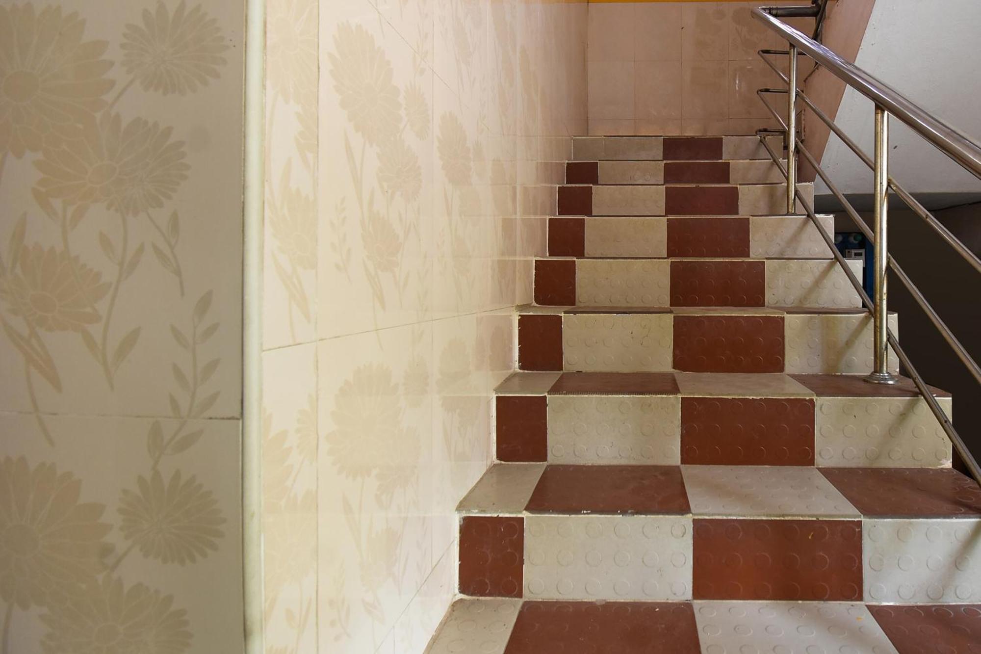 Hotel O K.S.Lodge Tribhuvanam Luaran gambar