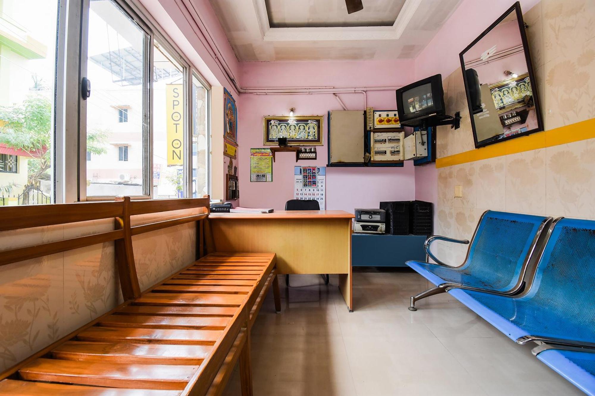 Hotel O K.S.Lodge Tribhuvanam Luaran gambar